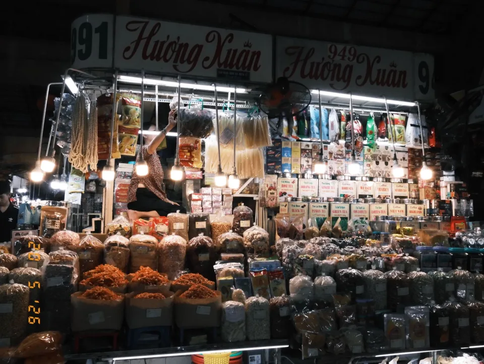 Bàn ăn tại Vườn Tràm 2